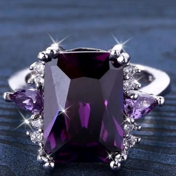NEW Cocktail Ring - Silver and Amethyst colour crystal stone- Size 7 - Picture 3 of 4